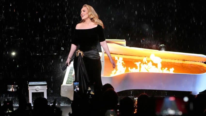 Adele heureuse et magnifique pour son premier spectacle à Vegas