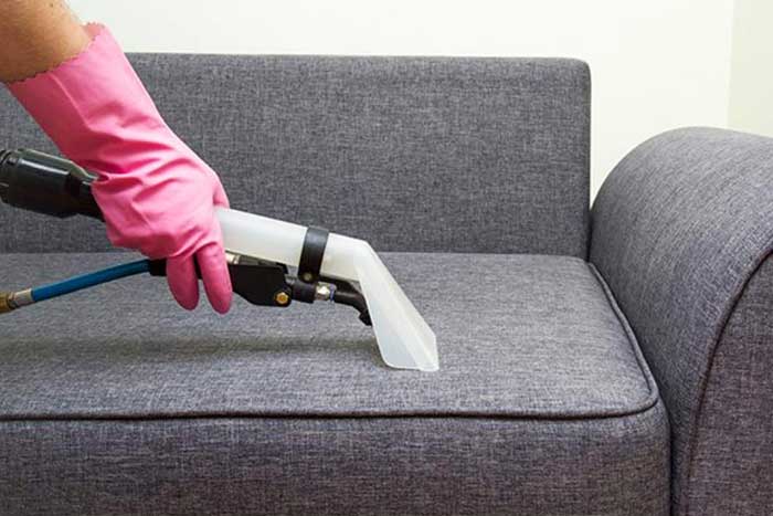 Comment nettoyer un canapé en tissu?