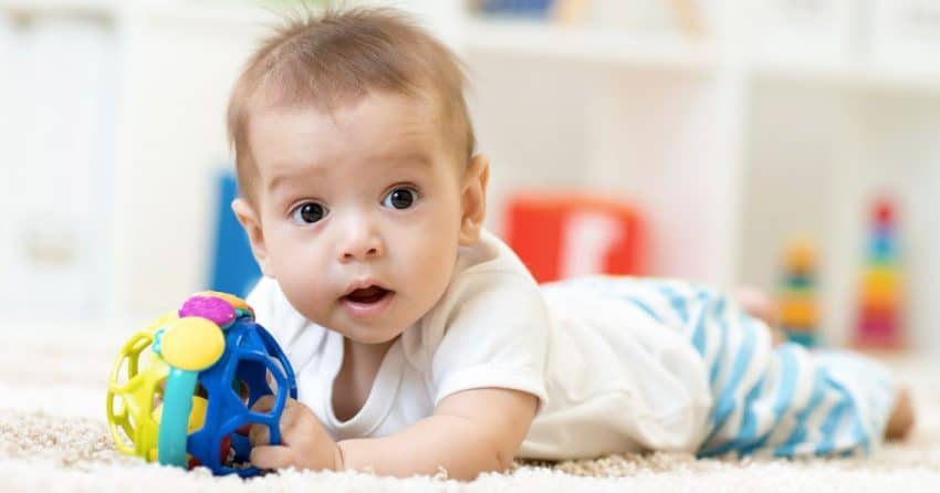 Comment s'occuper d'un bébé de 9 mois?