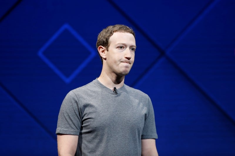 Mark Zuckerberg est à nouveau dos au mur